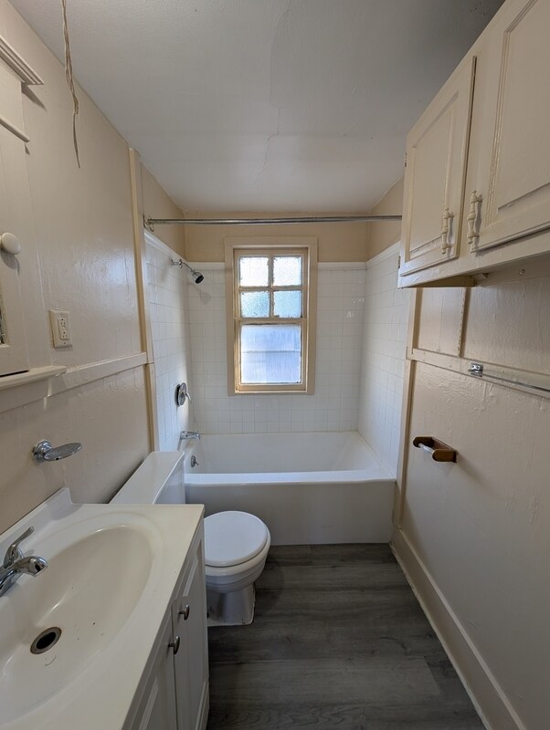 Foto del edificio - 373 Esser Ave