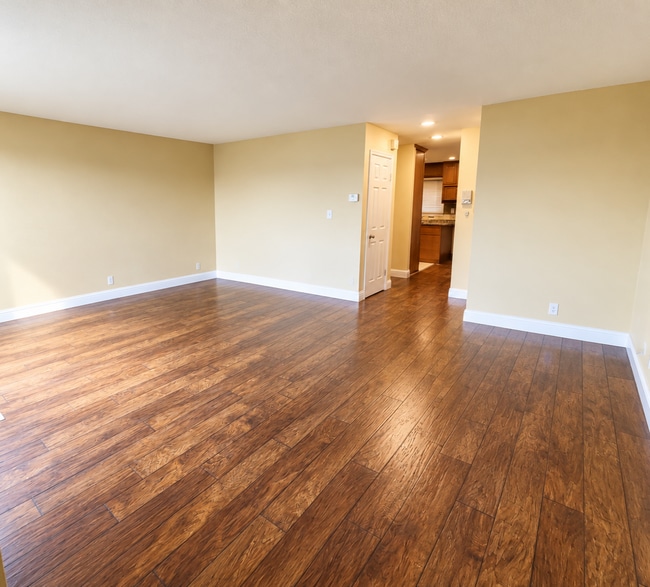 Building Photo - 730 Stonegate Dr