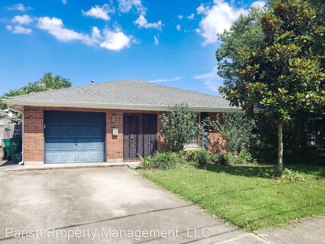 3 br, 2 bath House 4605 Lakewood Drive House Rental in Metairie, LA