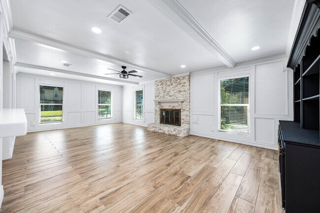 Foto del edificio - 3511 Tree Ln