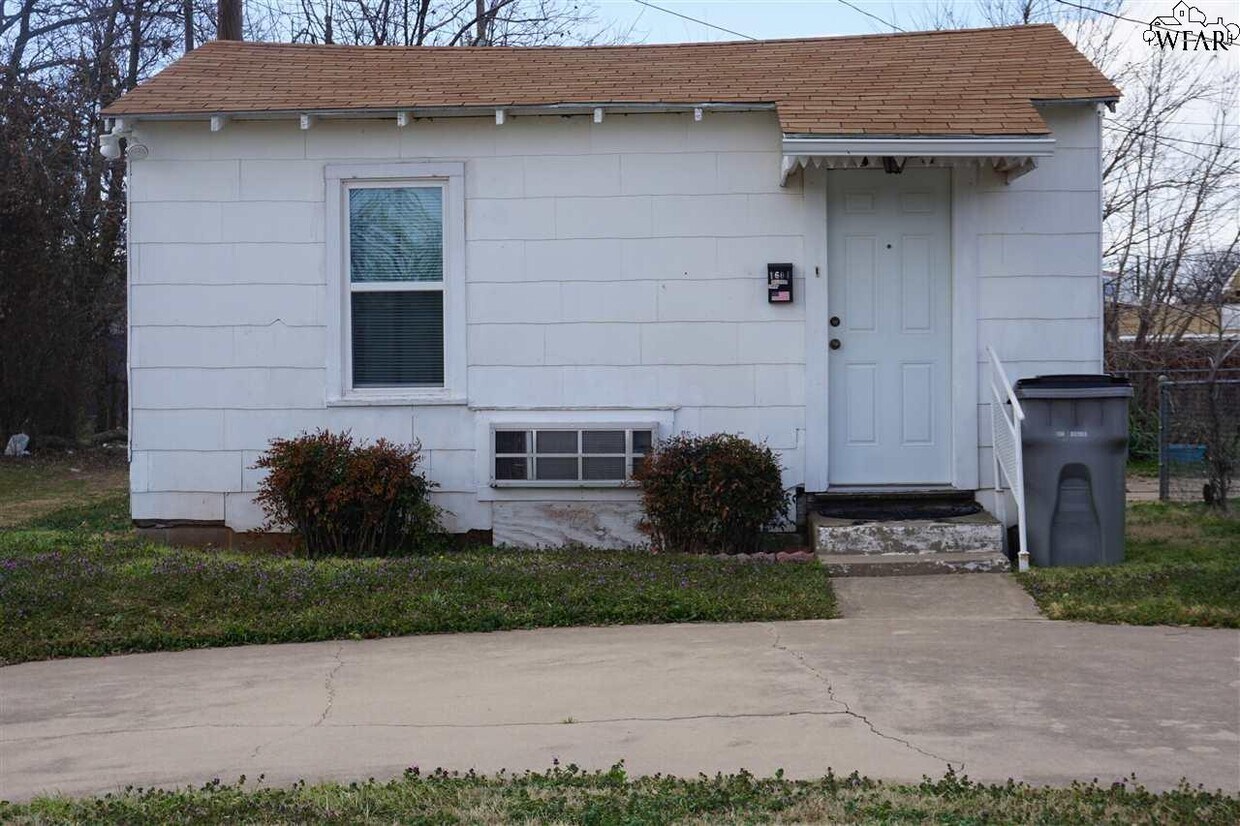 Primary Photo - 1604 Coyote Blvd