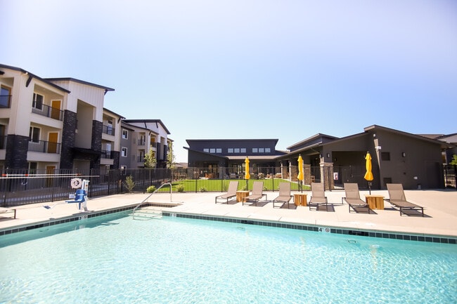 Building Photo - Yellowstone Apartments