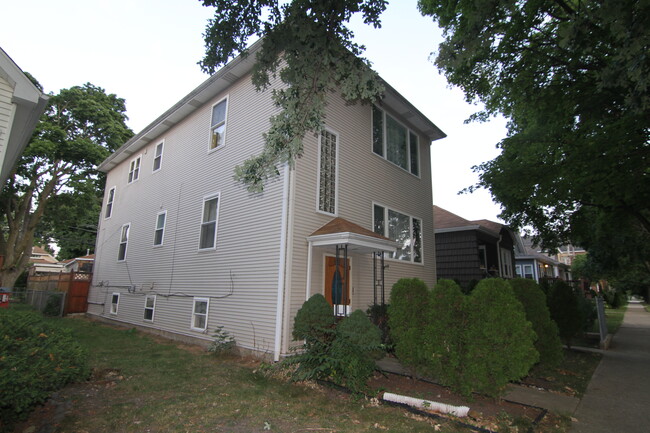 Building Photo - 4431 N Melvina Ave
