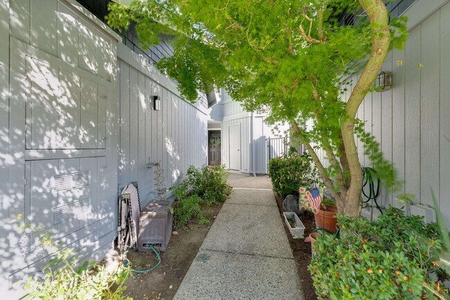 Photo - 4235 Sheldon Cir Townhome