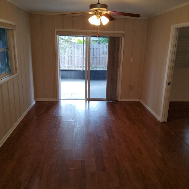 Foto del edificio - 220 Debra Ct