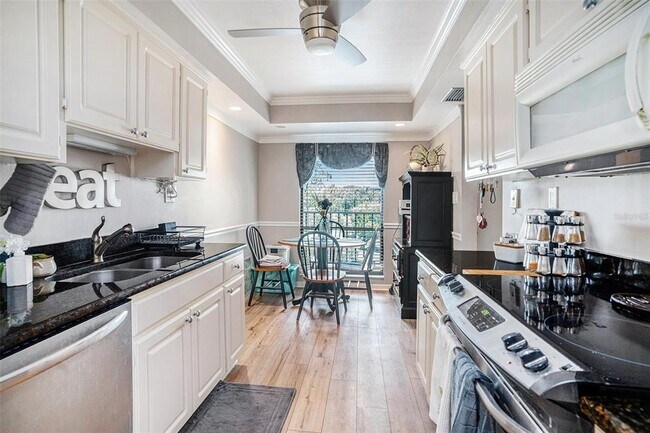 Foto del edificio - 2800 Cove Cay Dr