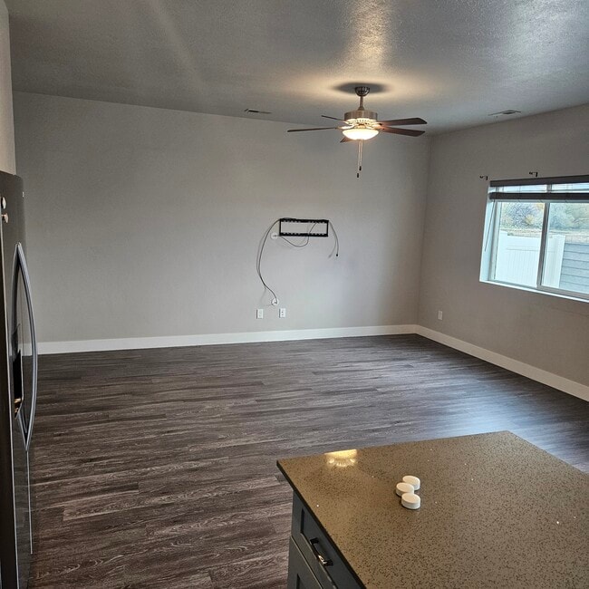 Building Photo - 259 E 1500 N