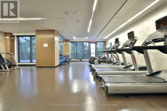 Photo du bâtiment - 36 Park Lawn Rd