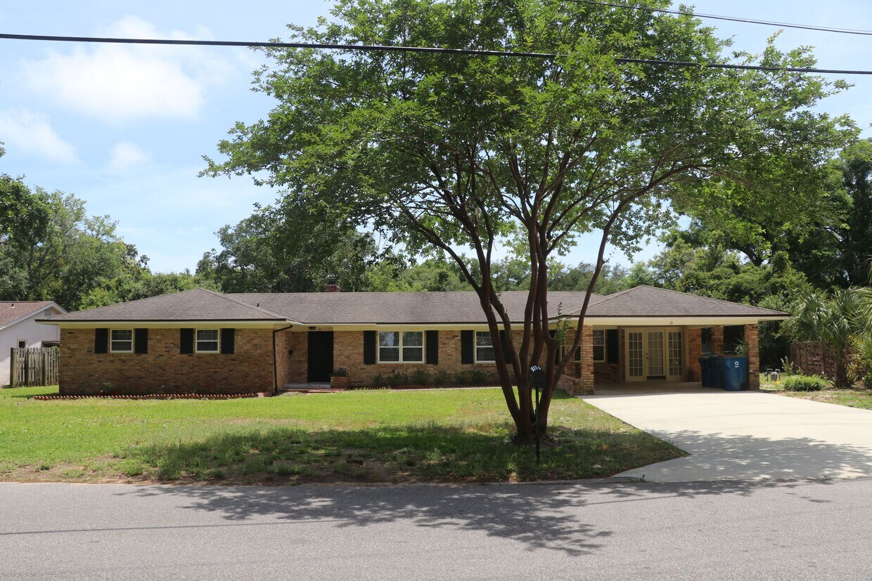 Primary Photo - 21 Highpoint Dr
