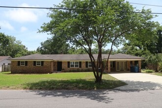 Building Photo - 21 Highpoint Dr