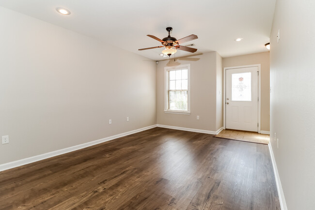 Building Photo - Fall in Love with this Floor Plan in Bryant