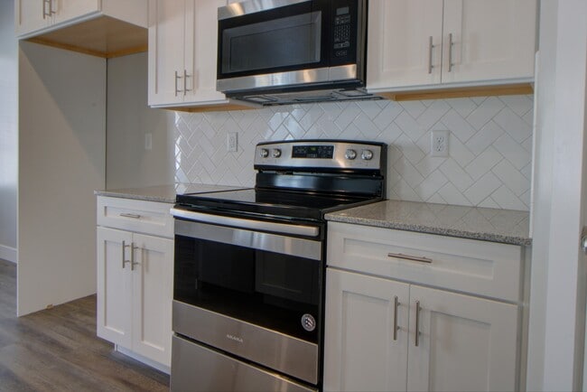Building Photo - Pet Friendly Lehi Townhome