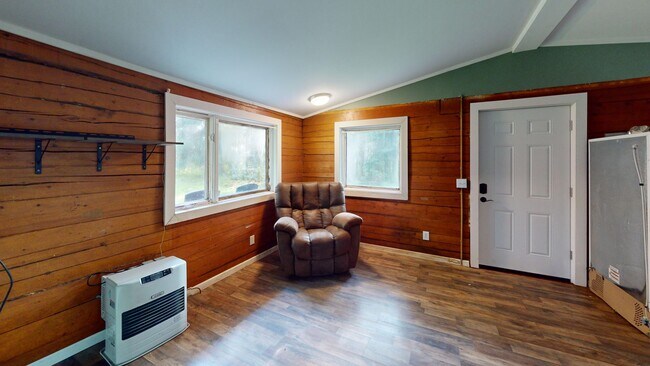 Foto del edificio - Cozy 1 Bedroom Log Home in North Pole! Ava...