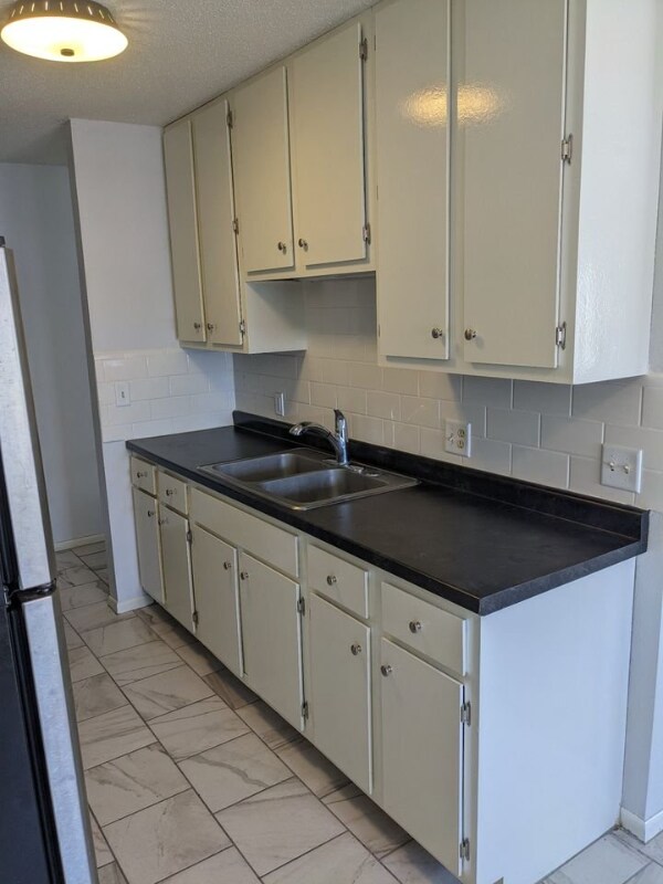 Foto del edificio - 300 Hopp Ave