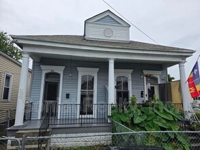 Building Photo - 620 S Cortez St