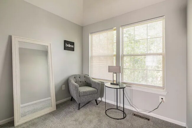 Building Photo - 6611 Buskin Ln