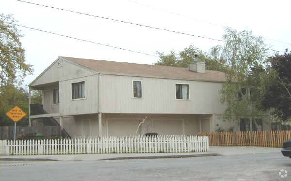 Building Photo - 16-26 3rd St