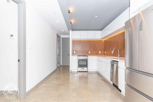 Building Photo - 410 Tompkins Ave
