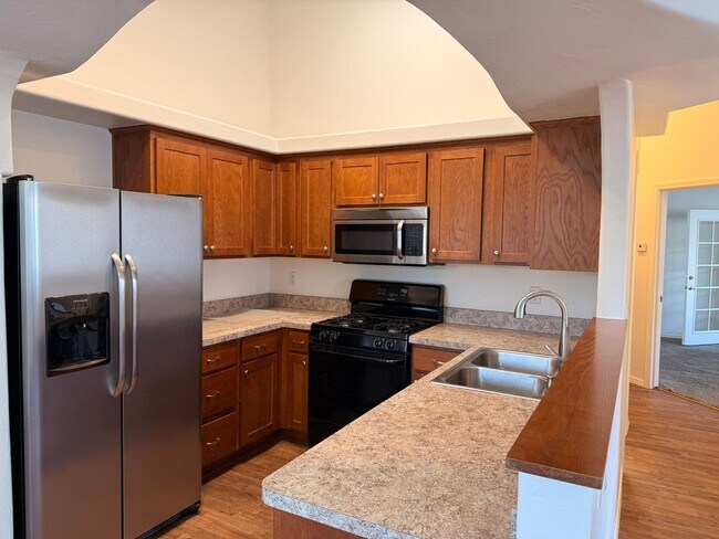 Foto del edificio - 9800 E Lakeshore Dr