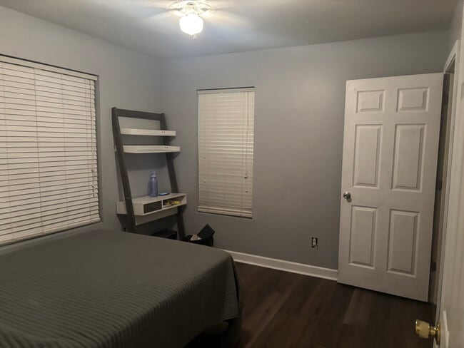 Foto del edificio - 1624 N Cherry St