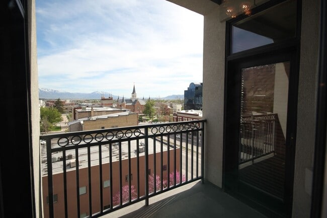 Building Photo - Luxury Living in Downtown Provo