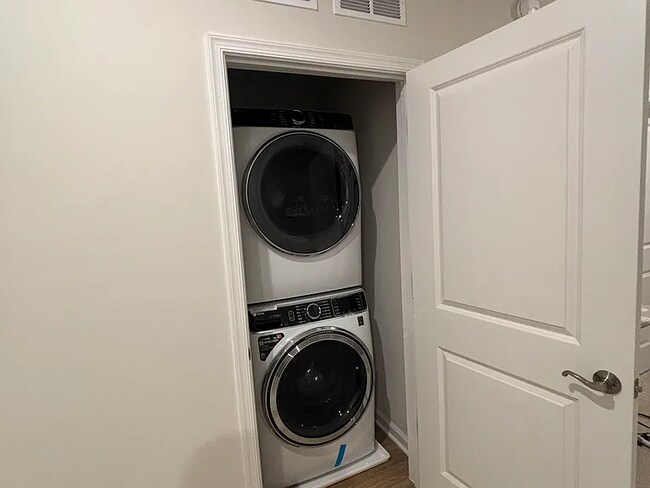 Foto del edificio - 3418 Chester Aly