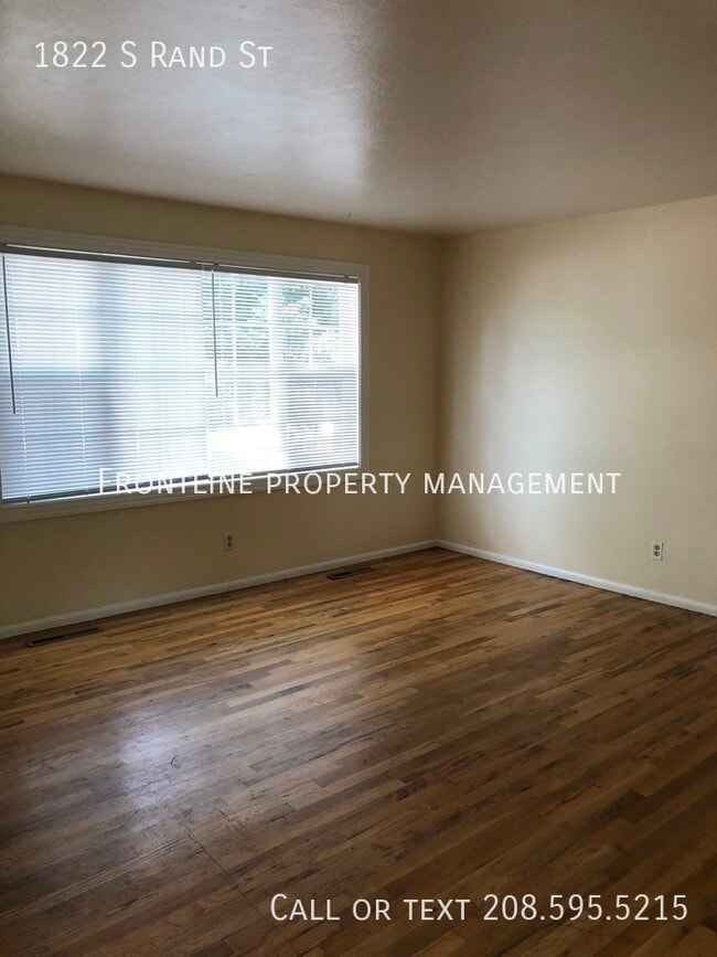 Building Photo - Great location in Mature Neighborhood