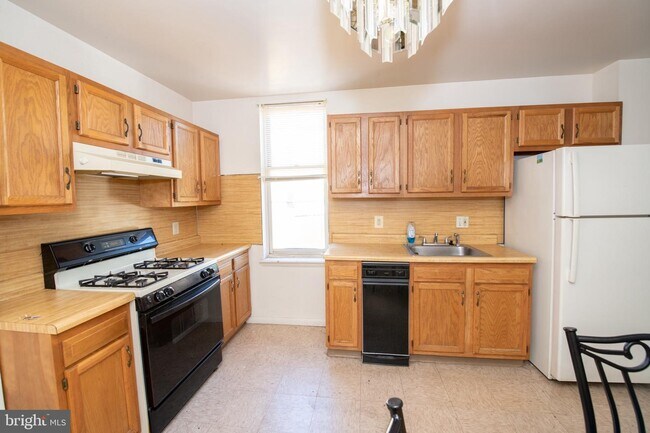 Foto del edificio - 422 W Huntingdon St