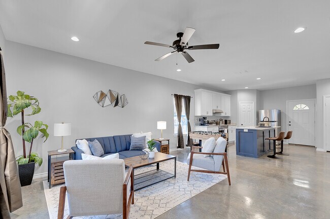 Building Photo - 5954 Midterm Rental