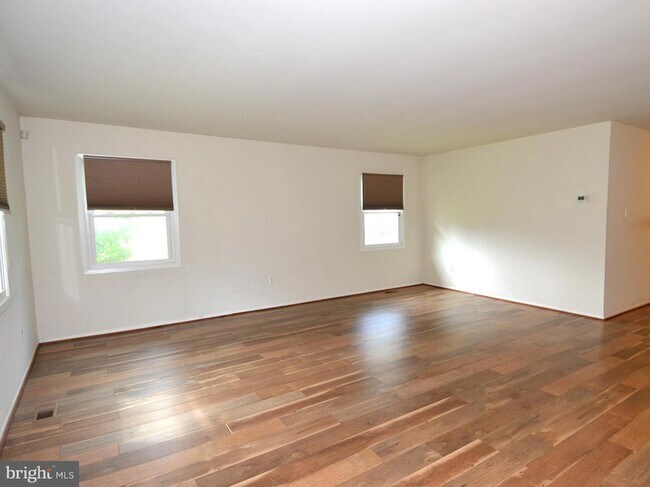 Foto del edificio - 3717 Irongate Ln