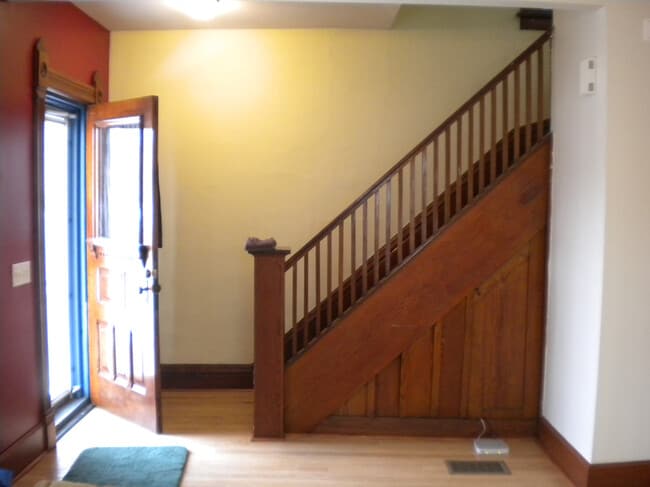 Building Photo - Large House Located on Jenifer St in the M...
