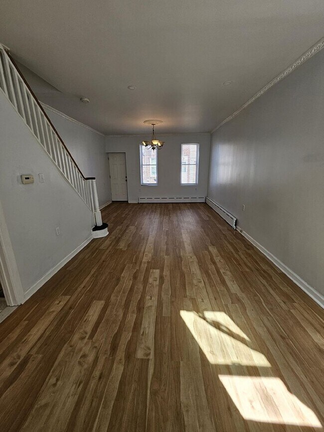 Building Photo - Stunning remodeled 3-Bedroom, 2 bath Townh...