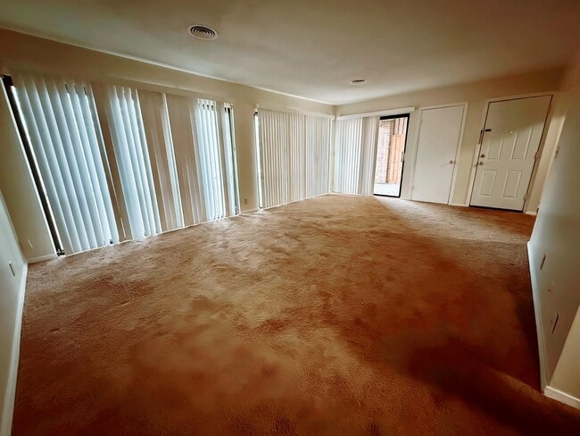 Foto del edificio - 6571 Poplar Ave