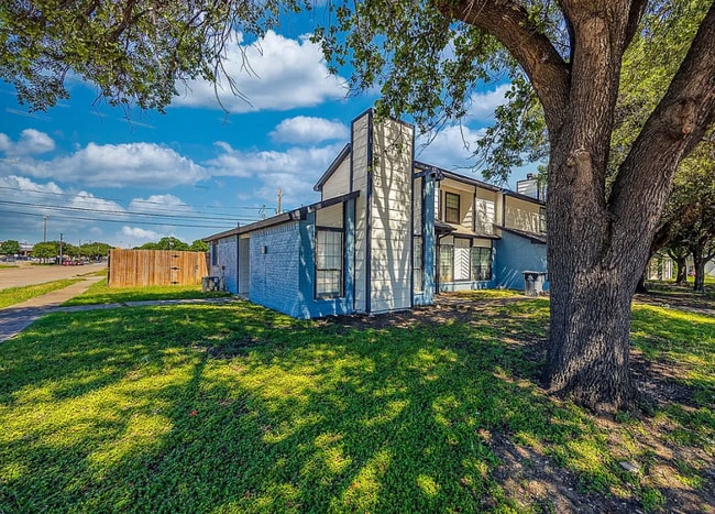 Building Photo - 2332 Sherry St