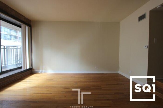 Foto del edificio - 0 bedroom in Chicago IL 60610