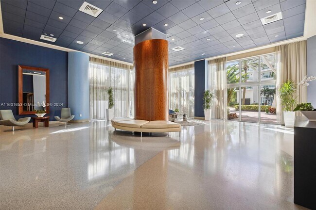 Foto del edificio - 6365 Collins Ave