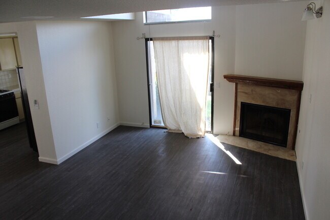 Building Photo - Gorgeous 3 bedroom 3 bath Home for Rent