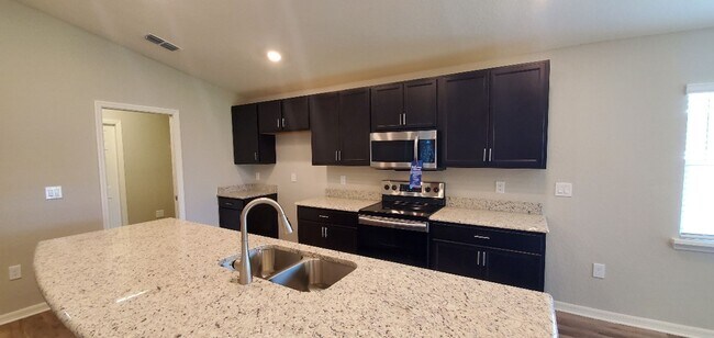 Building Photo - Beautiful 4-Bedroom, 2-Bathroom in Lakeland (***MOVE-IN SPECIAL/50% OFF 2ND MONTH***)