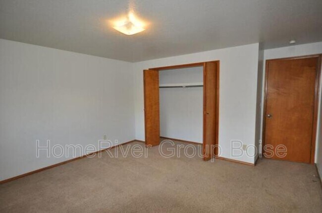 Building Photo - 522 W Willowbrook Dr
