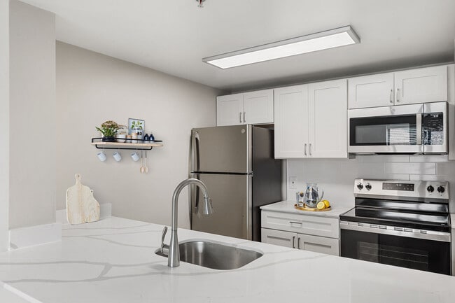 Building Photo - The Monroe