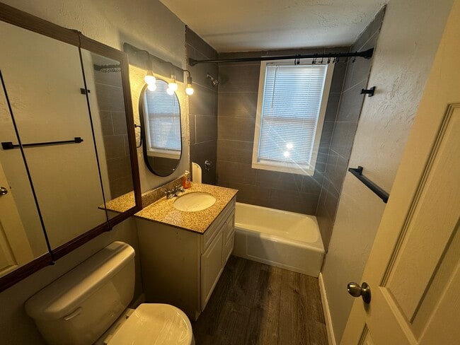 Building Photo - 58 Chapin St