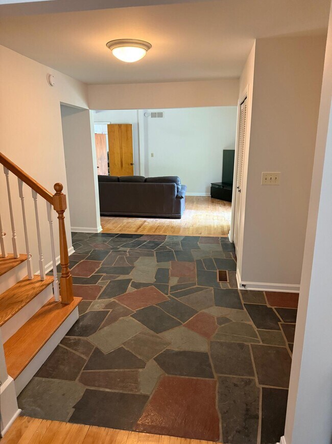 Building Photo - 3925 Waldenwood Dr