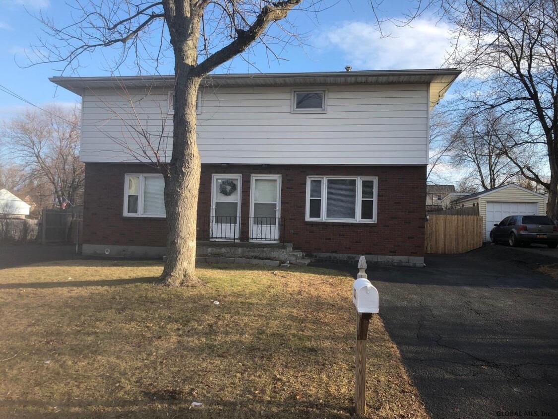 Primary Photo - 122A Frederick Ave