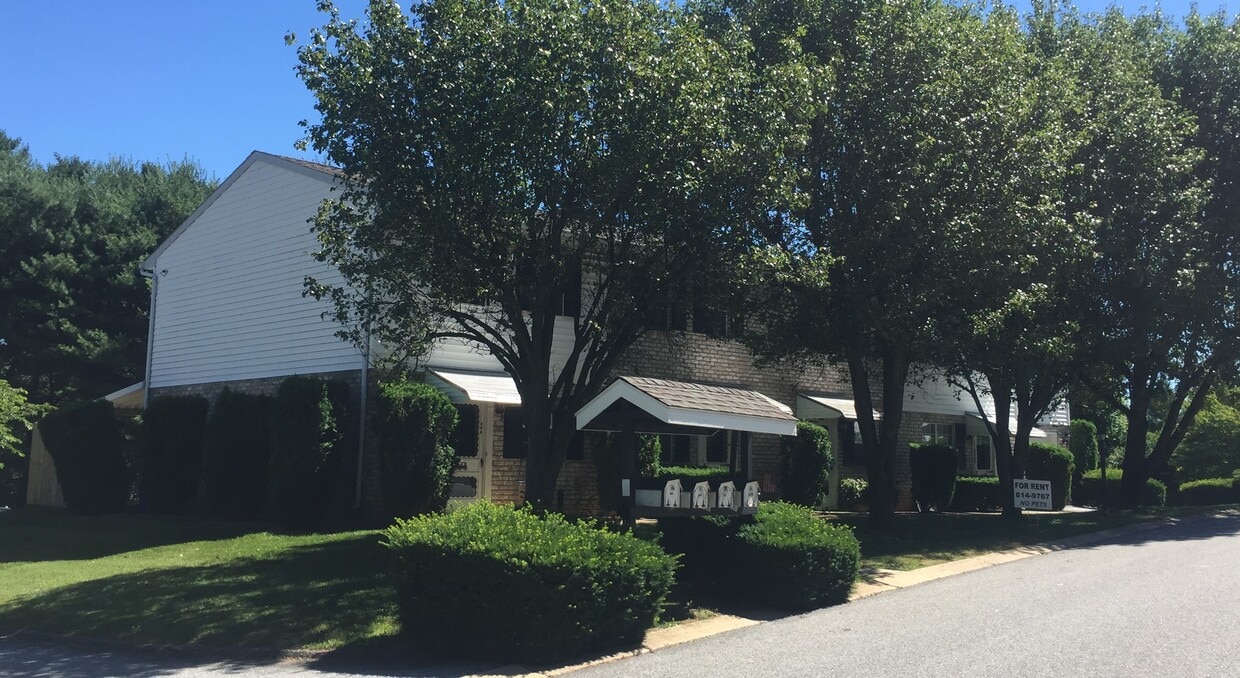 Foto del edificio - 633 Green Meadows Dr
