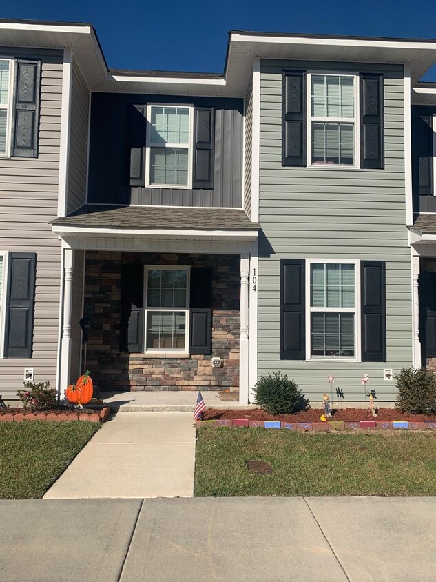 Primary Photo - Like New Townhome!