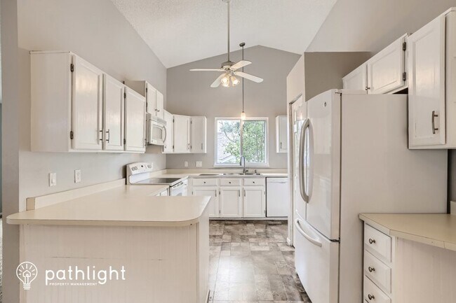 Building Photo - 9433 W Elmhurst Pl