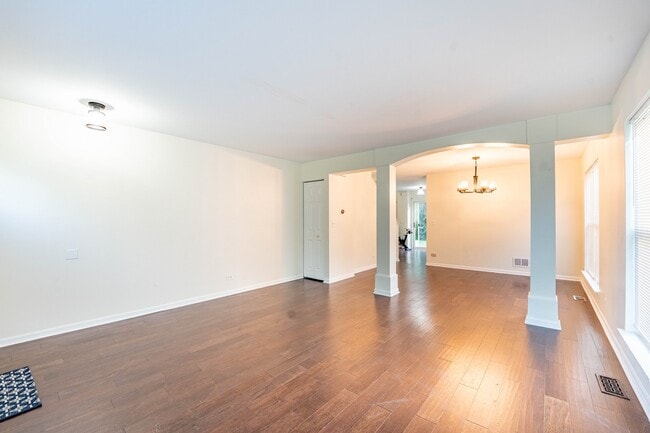 Building Photo - 965 Summerhill Dr