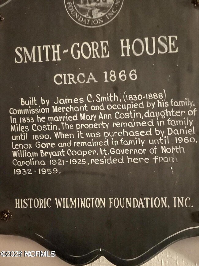 Building Photo - 608 Dock St