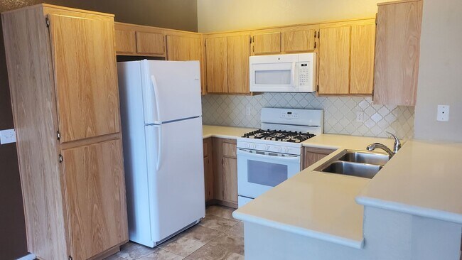 Building Photo - Green Valley Ranch 2 Bed Condo w/Garage