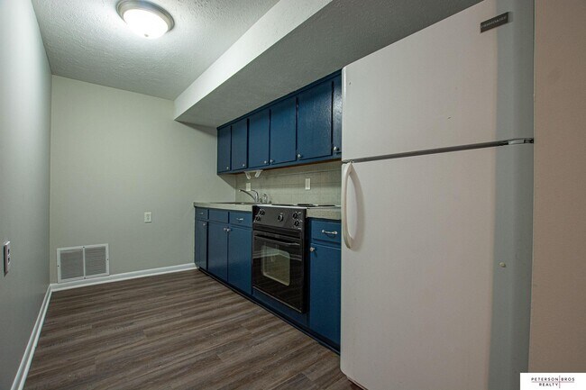 Building Photo - 401 W 27th Ave